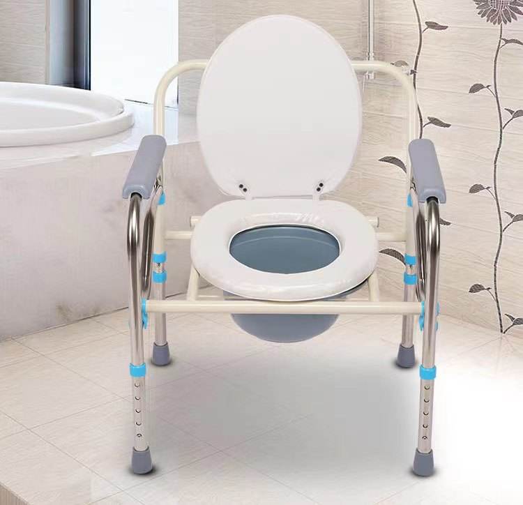 Silla de baño eléctrica de silla de ruedas eléctrica médica portátil al por mayor con altura de paciente con altura de ancianos silla de inodoro ajustable ajustable
