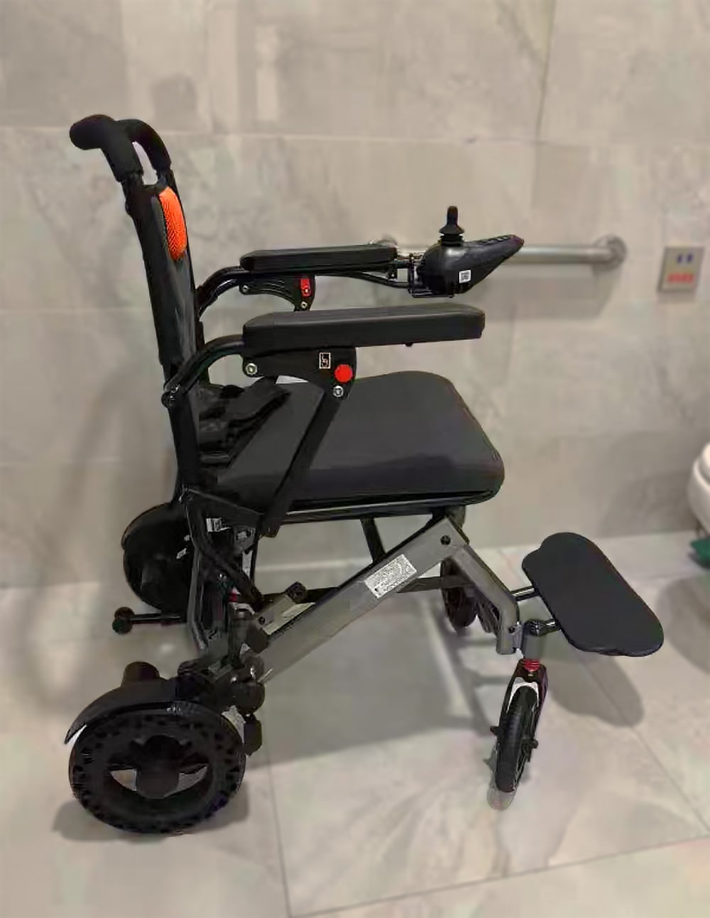 BME1027 Transit Electric Sheelchair Indoor 02
